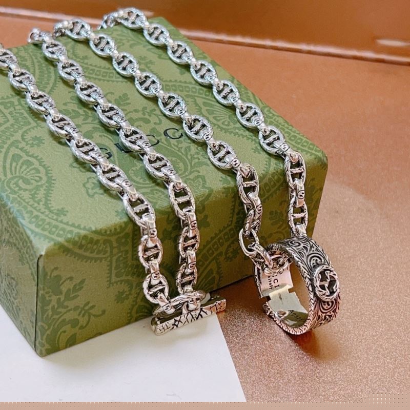G*u*i necklaces